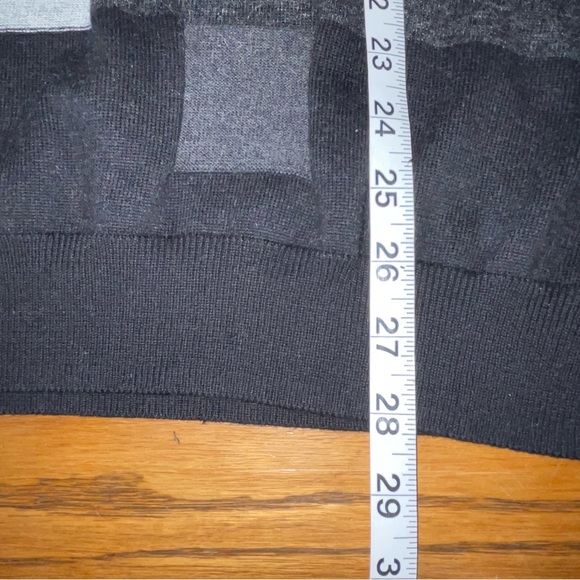 Perry Ellis NWT Sweater Crewneck Long Sleeves Block Style Black Gray Large - Picture 9 of 9